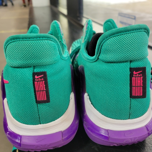 Nike CZ4052-300 Lebron James Witness 6 Green Size 9.5 mens basketball shoes - Picture 4 of 7